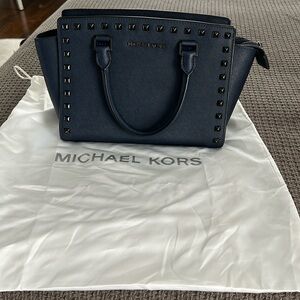 Used Michael Kors Saffiano handle bag with studs. Great condition!!